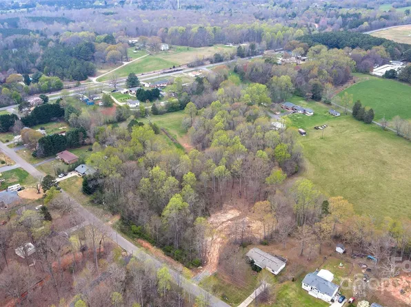 139 Oakhill St, Iron Station, NC 28080