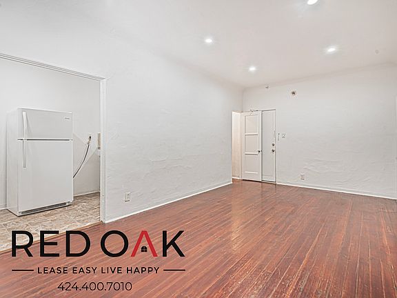 3rd image of 706 N St Andrews Pl APT 202