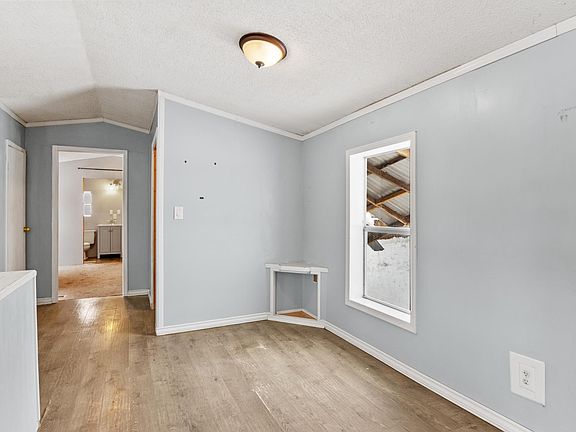 4th image of 4985 Flamingo Dr N