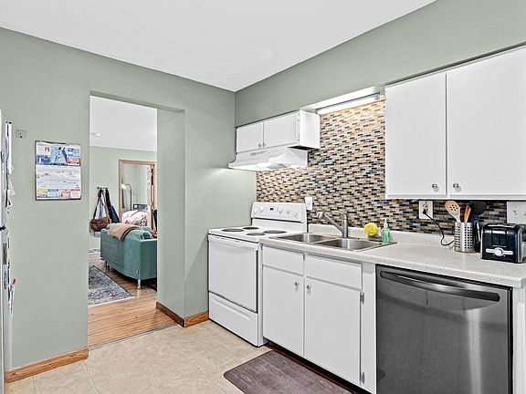 4th image of 1708 Polk St NE