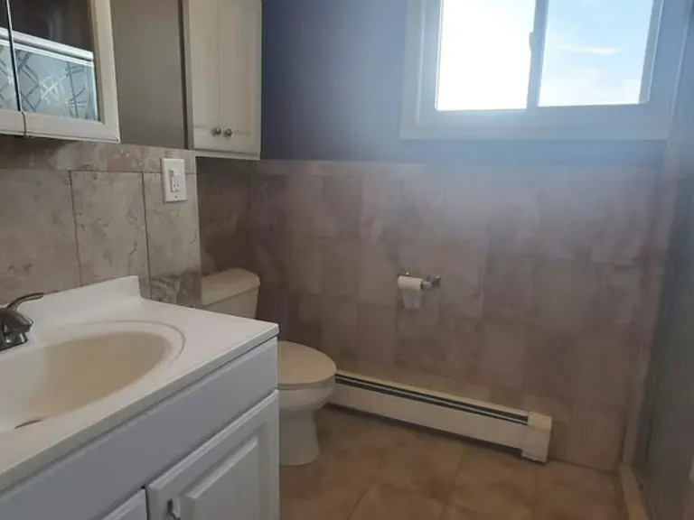 1061 Jefferson St — Photo 3