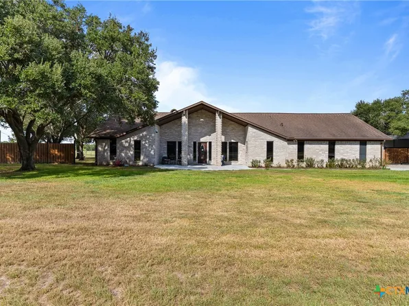 1107 Fairlane Dr, Ganado, TX 77962