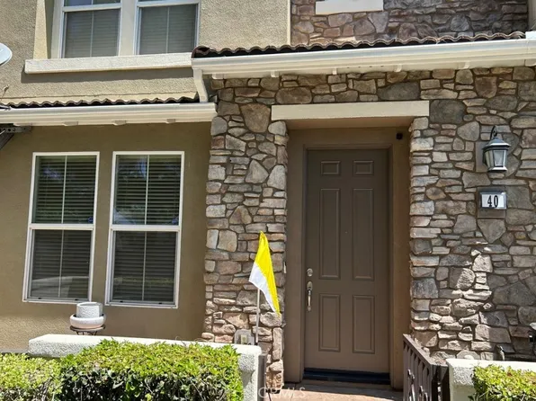 15723 Parkhouse Dr Unit 40, Fontana, CA 92336