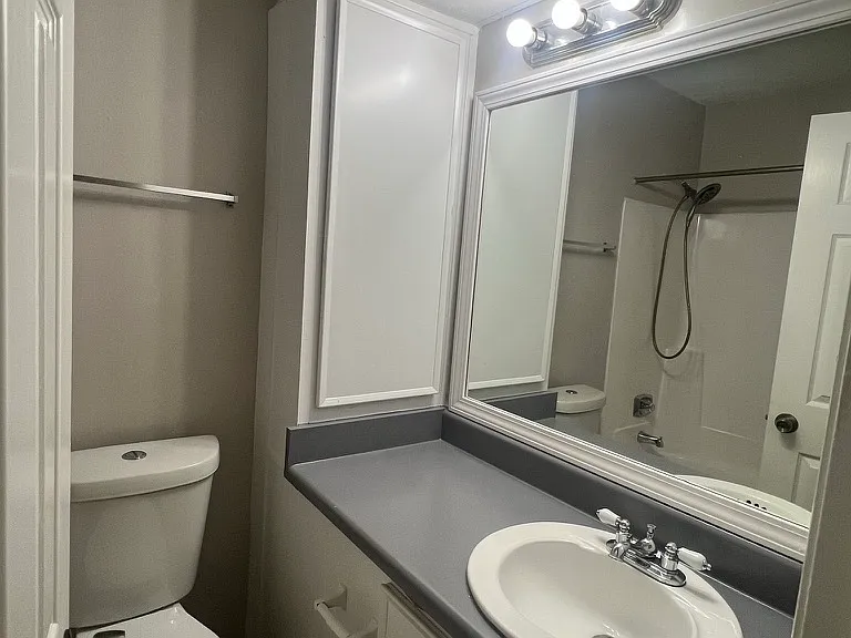 6473 Klinect Ct #D — Photo 11