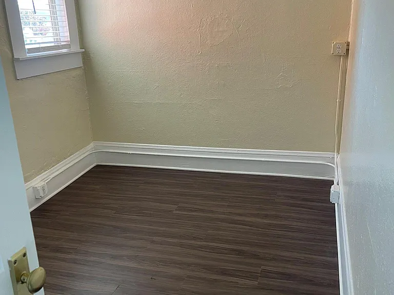 12440 SW Broadway St #3 — Photo 8