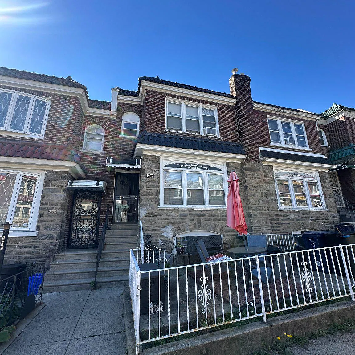 3 bed, 1.5 bath, 1374 sqft, $1,900 — Photo 1