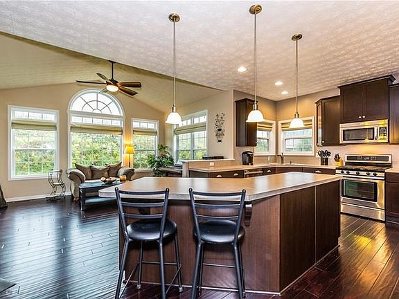Open Concept Living and Great Entertaining Space!