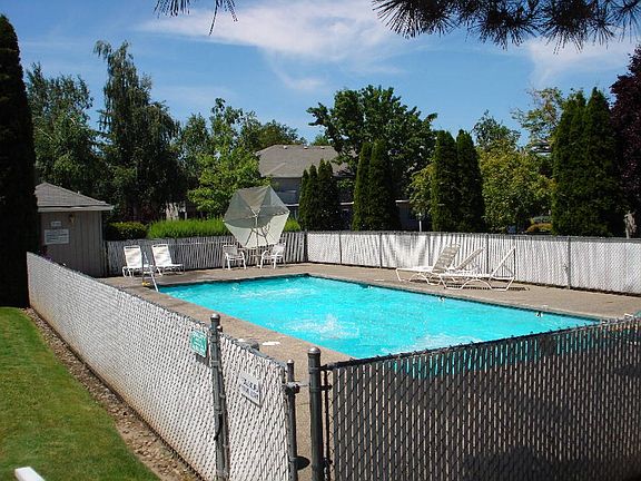 2nd image of 1101 Woodrow Ln #40