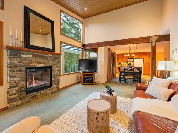 3205 Arbutus Dr, Whistler, BC V8E 0B8