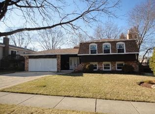 1588 S Lorraine Rd, Wheaton, IL 60189