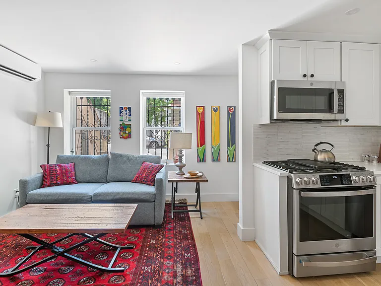 5 Hampton Pl #1 — Photo 1