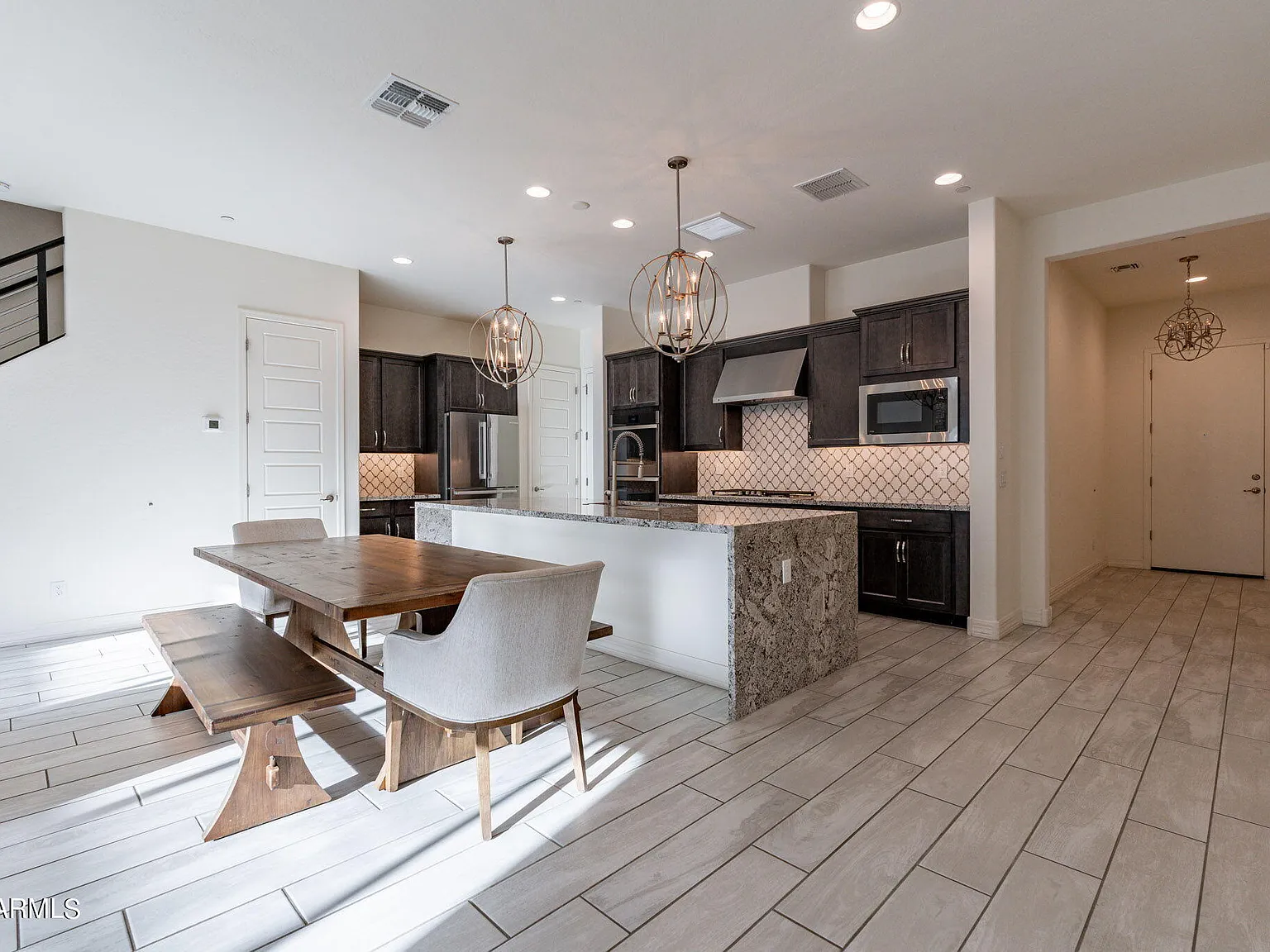 3 bed, 2.5 bath, 2399 sqft, $3,000 — Photo 2