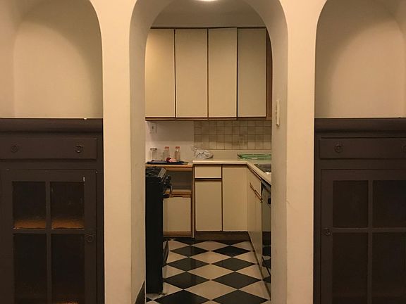 Breakfast Room leading into kitchen2