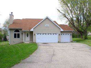 112 James Cir SE, Poplar Grove, IL 61065