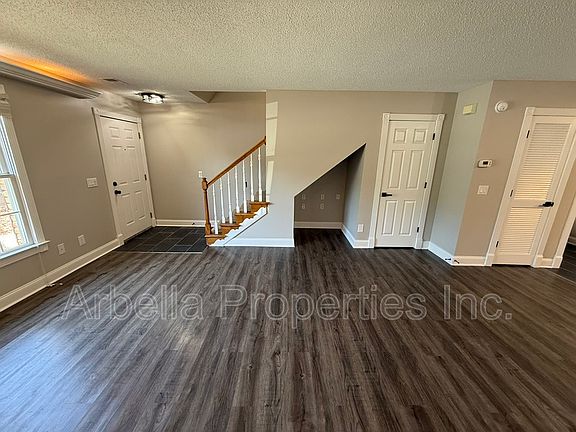 3rd image of 1735 Blakewood Ct