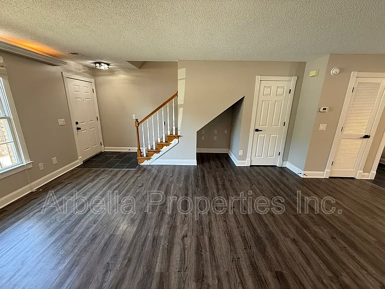 1735 Blakewood Ct — Photo 3