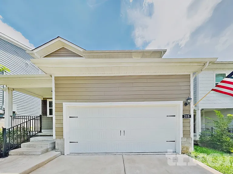 215 Kirkside Dr — Photo 2