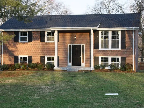 166 Lakeside Park Dr, Hendersonville, TN 37075