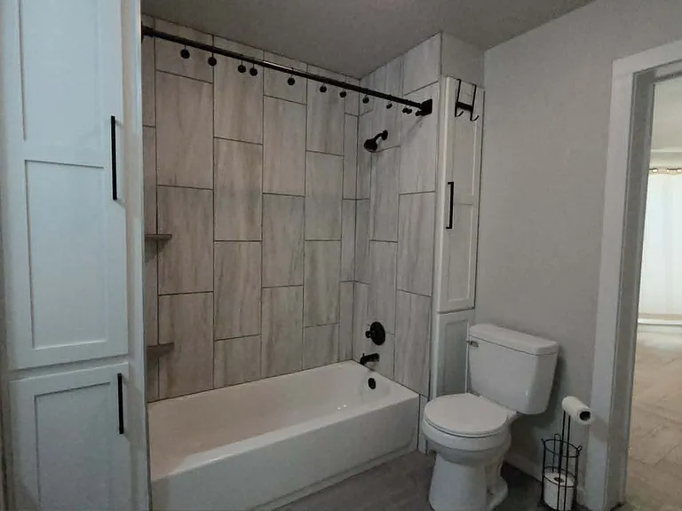 804 E Noble Ave — Photo 10