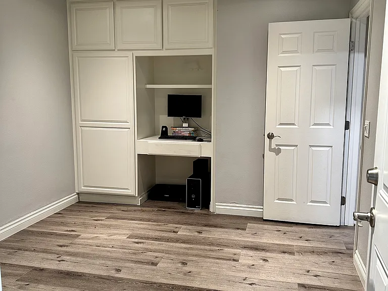 Barker Cir — Photo 2