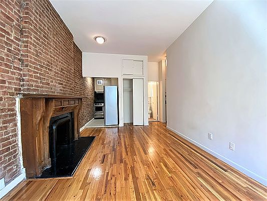 3rd image of 42 W 83rd St #2R