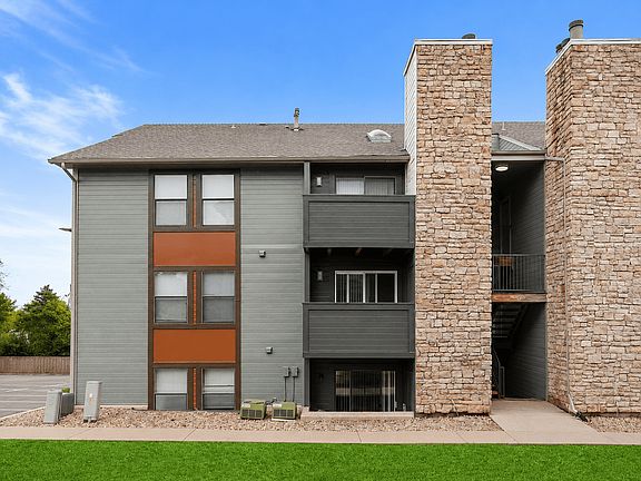 Exterior of Buildings at Hilltop View Apartments