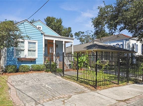 2nd image of 4415 Fontainebleau Dr