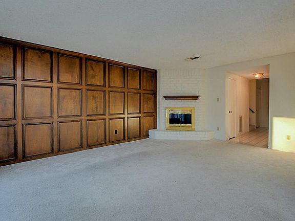 2nd image of 1304 Country Place Dr