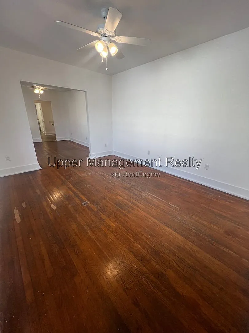 3 bed, 1.0 bath, 1300 sqft, $2,400 — Photo 3