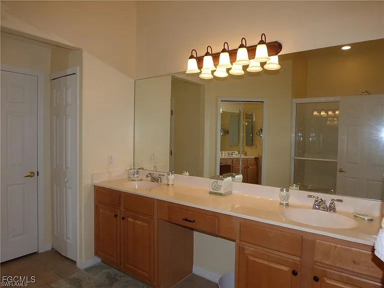 10053 Majestic Ave — Photo 9