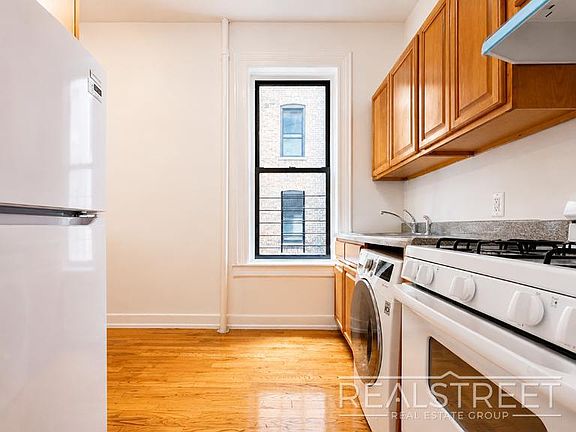 4th image of 226 W 108th St APT 4C
