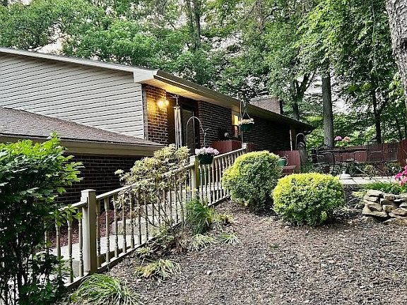 2nd image of 107 Deerwalk Cir