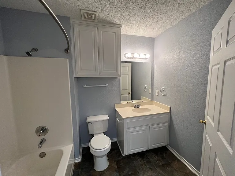 2310 W Hickory St — Photo 11