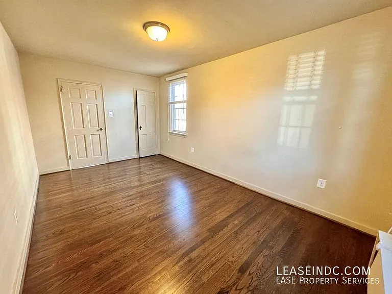 1 E Glebe Rd #D — Photo 11