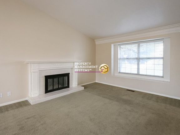 2nd image of 1376 E Rainsborough Rd
