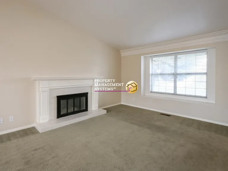 1376 E Rainsborough Rd — Photo 2