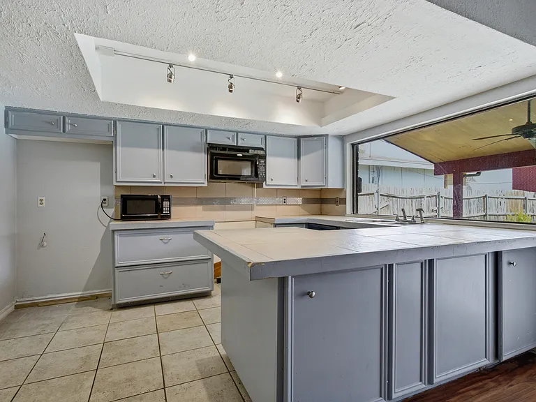 1518 Camelia Dr — Photo 6