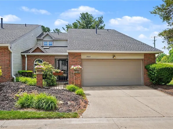 1904 Indian Hills Trl, Akron, OH 44313