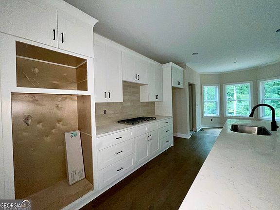 5th image of 450 Ansley Dr