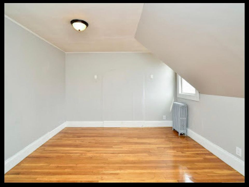 2nd image of 72 Georgia St