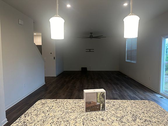 5th image of 807 Harland Ct