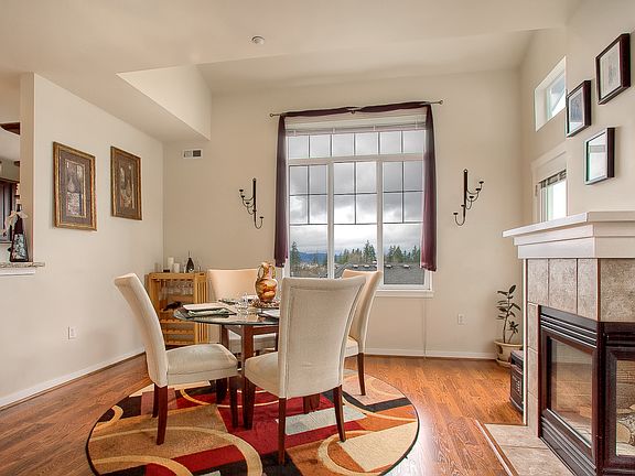 5th image of 1601 NE Katsura St Unit 201