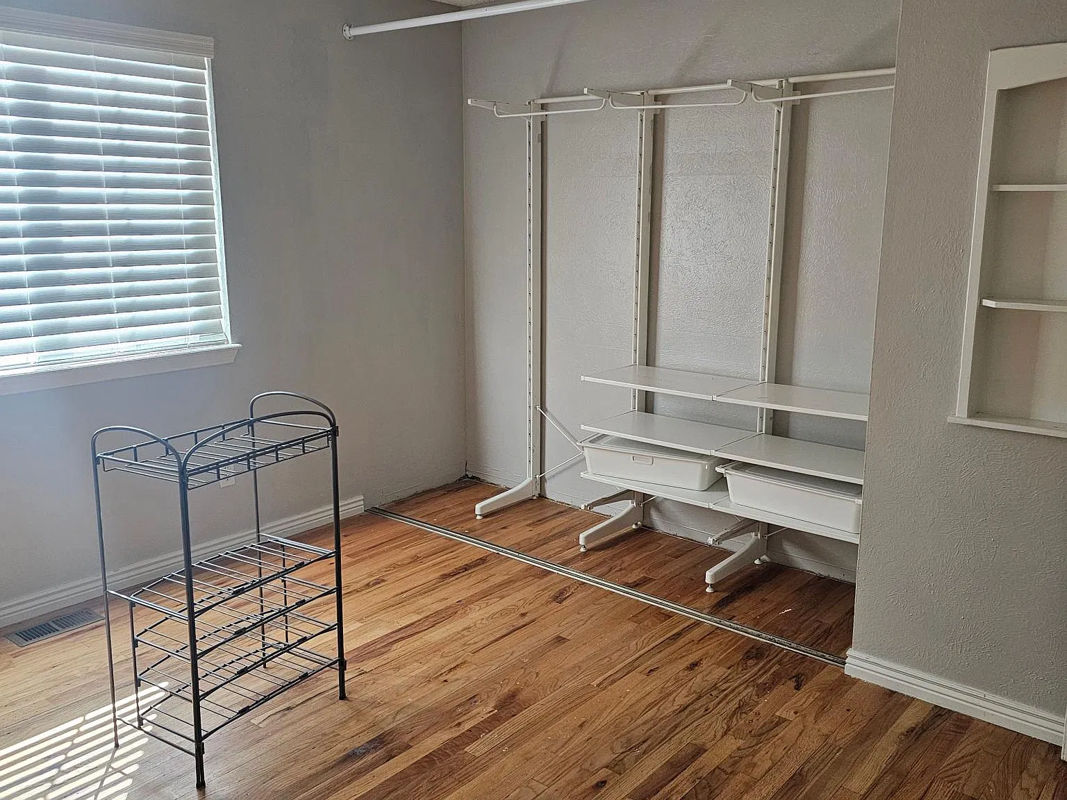 3 bed, 1200 sqft, $1,250 — Photo 3