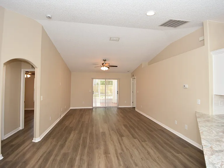6 Seckel Ct — Photo 3