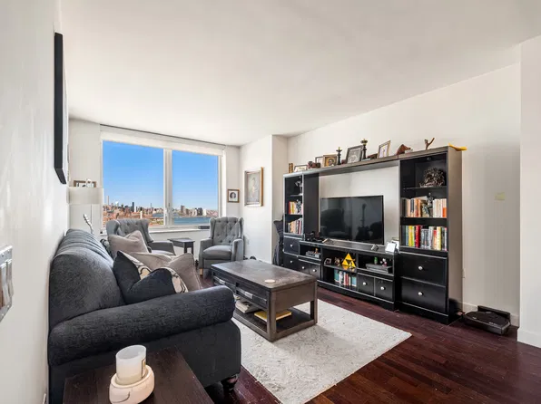 306 Gold Street image 1 of 14