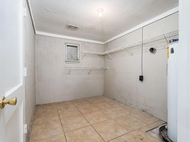 385 Dunwoodie Rd — Photo 16