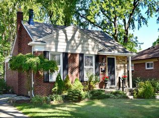 2261 Dunstable Rd, Birmingham, MI 48009