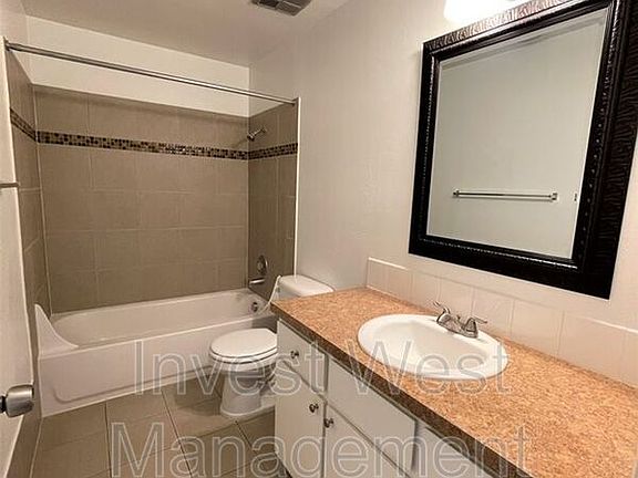 3rd image of 2815 E 19th St #M