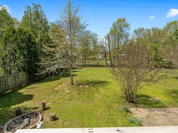 3rd image of 117 Roaden Ct