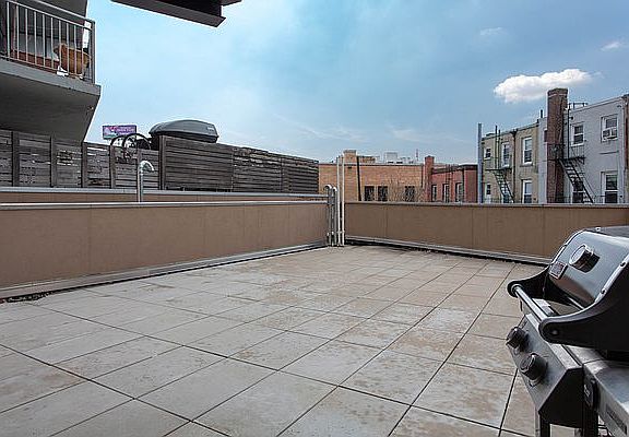 3rd image of 1044 Jackson Ave #2